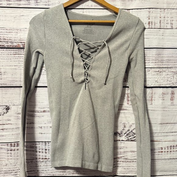 🎉😀CLEARANCE SALE!!!😀INTIMATELY FREE PEOPLE Gray Lace Up Seamless Layering Top - Picture 2 of 6